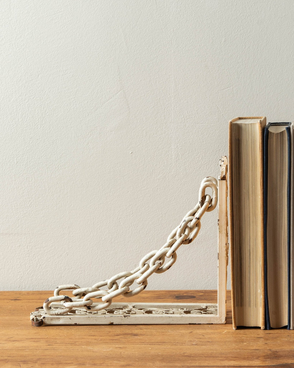 Painted Metal Chain Bookend